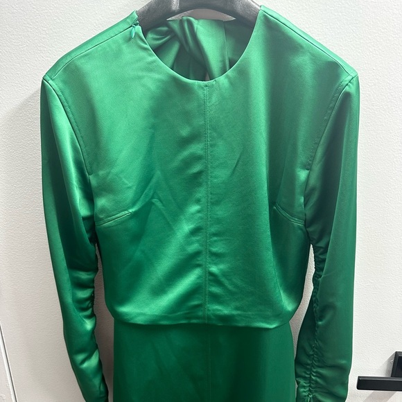 NWT Green Satin Long Sleeve Open Back Gown - Picture 8 of 8